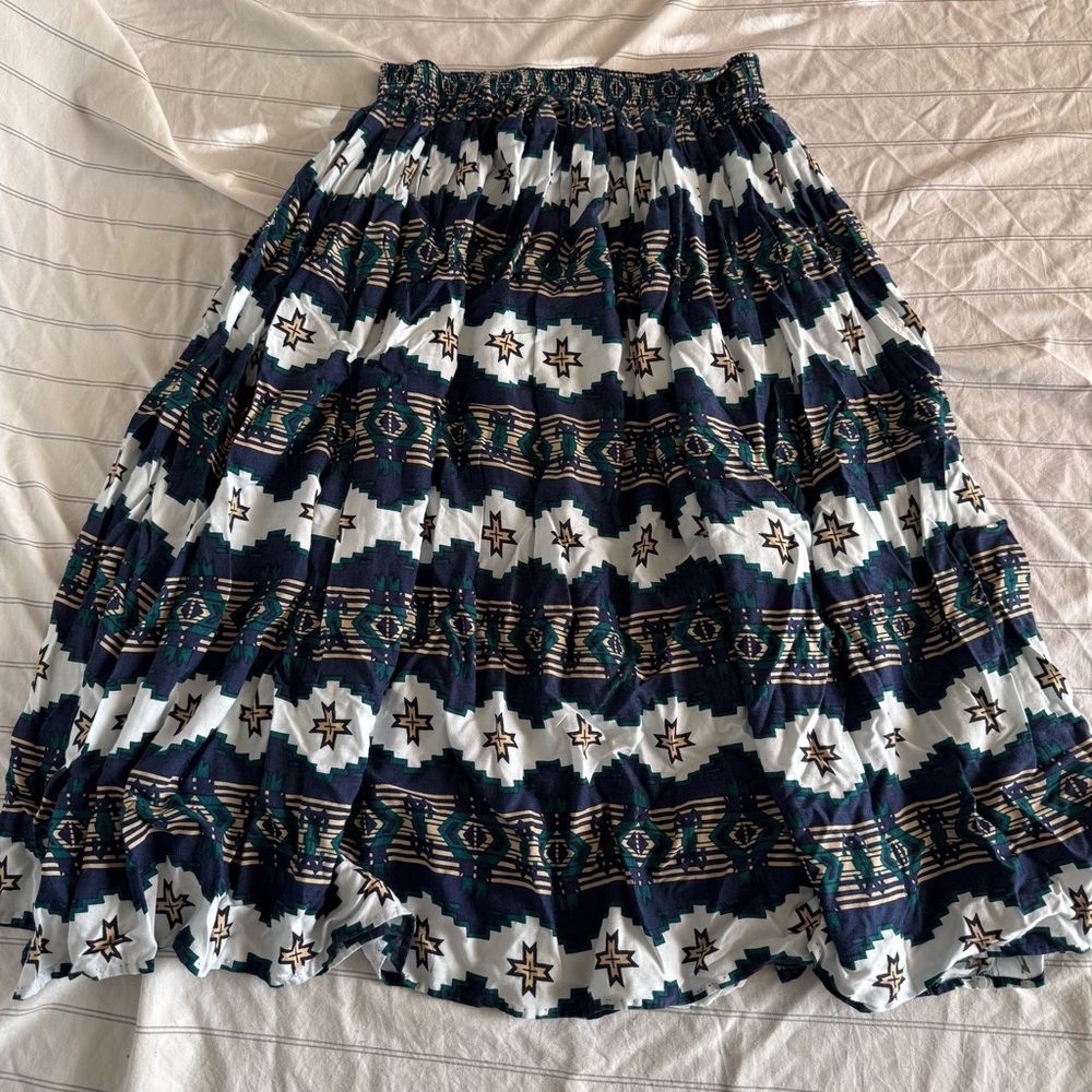 Vintage Southwestern Patterned Peasant Skirt in Navy and White size Petite M